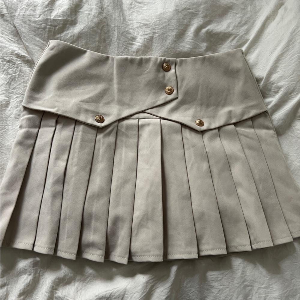 Elegant Cream Pleated Skirt